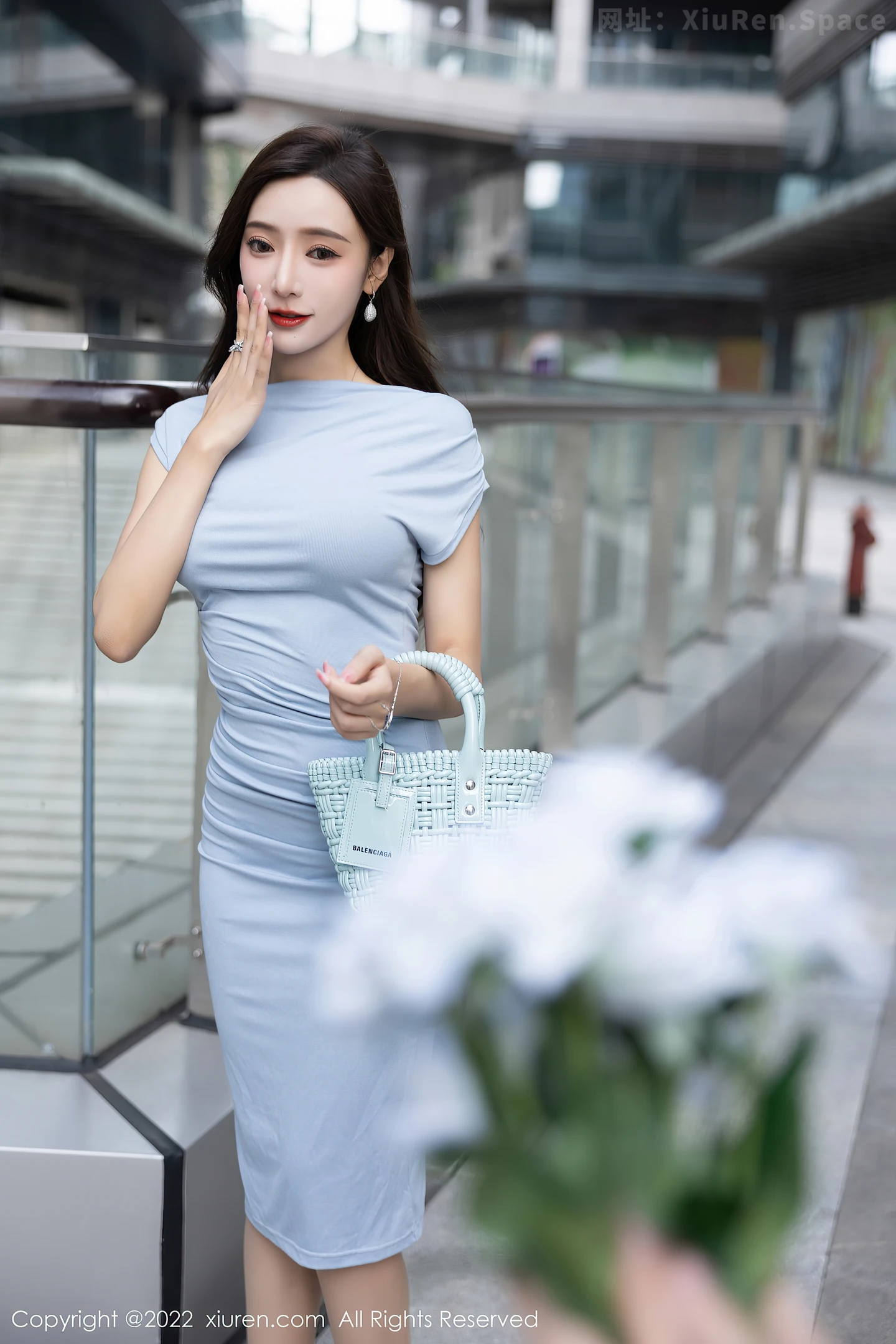 图片[6]-[XiuRen秀人网] VOL.5674 女神王馨瑶yanni脱蓝灰连衣裙露紫色蕾丝内衣超薄肉丝诱惑写真90P-秀人网官方网站